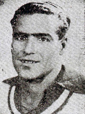 José Pérez nació en Puerto de la Cruz (Santa Cruz de Tenerife) el 24 de octubre de 1909. Jugó su único partido internacional el 12 de enero de 1941. Tenía 31 años, tres meses y 12 días. Era el primero que jugaba la Selección tras terminar la Guerra Civil.
