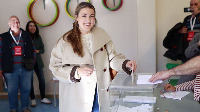 Surrealista momento de la candidata de Sumar al ir a votar