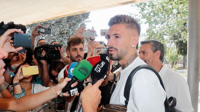 Castillejo aterriza en Valencia: “He hecho todo lo que estaba en mi mano para fichar por el club”