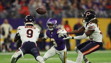MINNEAPOLIS, MINNESOTA - NOVEMBER 27: Jaquan Brisker #9 of the Chicago Bears intercepts a pass intended for Jordan Addison #3 of the Minnesota Vikings during the second quarter at U.S. Bank Stadium on November 27, 2023 in Minneapolis, Minnesota.   Adam Bettcher/Getty Images/AFP (Photo by Adam Bettcher / GETTY IMAGES NORTH AMERICA / Getty Images via AFP)