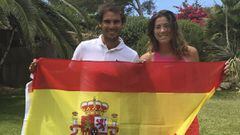 Garbi&ntilde;e Muguruza posa junto a Rafael Nadal con la bandera espa&ntilde;ola.
