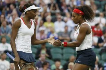 Venus y Serena Williams. Ganaron el dobles olímpico en 2000, 2008 y 2012. Además, la primera ganó el oro individual en 2000 y su hermana hizo lo propio en 2012. 