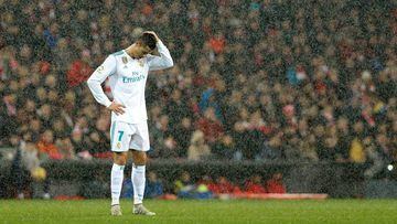 Cristiano Ronaldo se lamenta por una ocasi&oacute;n perdida en el partido de San Mam&eacute;s.