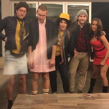 La actriz Amy Shumer disfrazada con sus amigos como los niños de ‘Stranger Things’ @amyschumer 