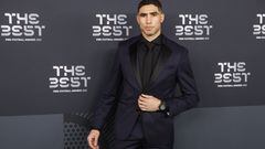 Paris (France), 27/02/2023.- Moroccan soccer player Achraf Hakimi of Paris Saint-Germain FC arrives for the The Best FIFA Football Awards 2022 ceremony in Paris, France, 27 February 2023. (Francia) EFE/EPA/YOAN VALAT
