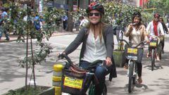 Las mujeres de Bogot&aacute; en bicicleta.