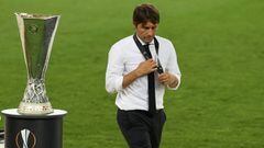 Soccer Football - Europa League - Final - Sevilla v Inter Milan - RheinEnergieStadion, Cologne, Germany - August 21, 2020  Inter Milan coach Antonio Conte looks dejected after the match, as play resumes behind closed doors following the outbreak of the coronavirus disease (COVID-19)   Lars Baron/Pool via REUTERS