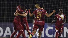 Jugadores de Rionegro &Aacute;guilas celebrando un gol ante Independiente por la segunda fase de la Copa Sudamericana.